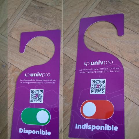 troc de  Accroche-porte « Disponible / Indisponible »., sur mytroc