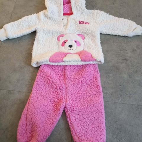 troc de  Ensemble 6 mois 100% polyester genre bouclette, sur mytroc