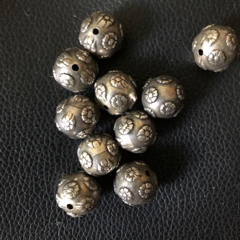 troc de  Lot 10 perles rondes métal léger argenté, sur mytroc