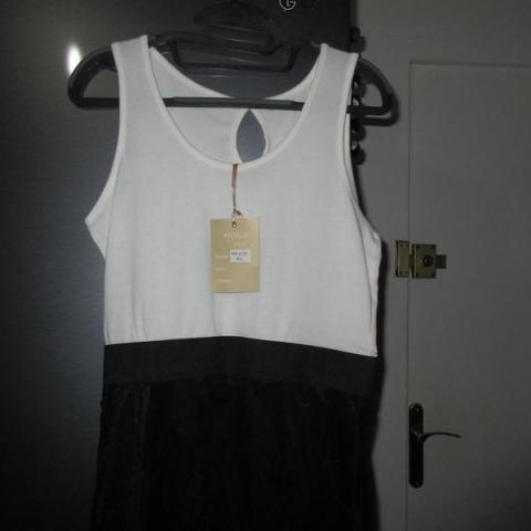 troc de  robe neuve black&white avec étiquette T M/L, sur mytroc