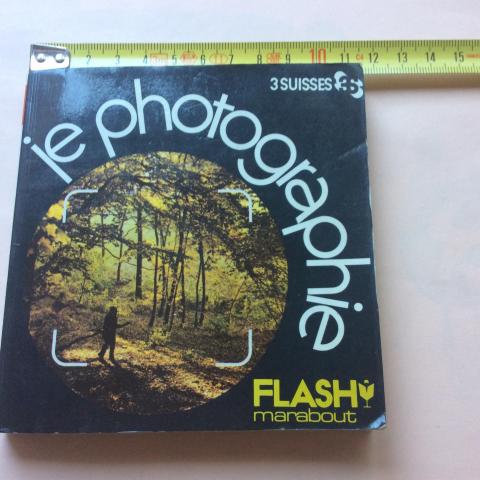 troc de  Je photographie Flash/marabout 3 suisses 11,5 x 11,5, sur mytroc