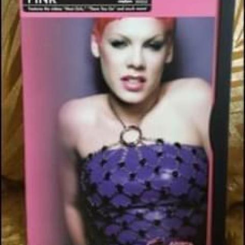 troc de  Troc ce DVD de la chanteuse PINK pour collectionneur en très bon, sur mytroc