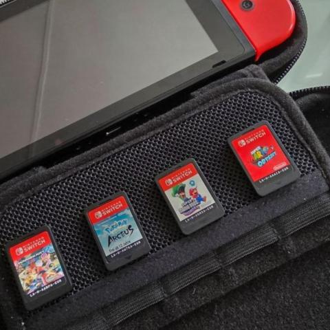 troc de  NINTENDO SWITCH BUNDDLE COMPLET + 5JEUX, sur mytroc