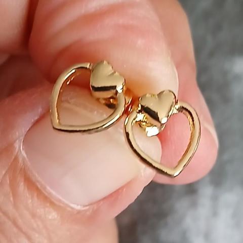 troc de  Reserver Sophir Une Paire De Boucle D Oreille, sur mytroc