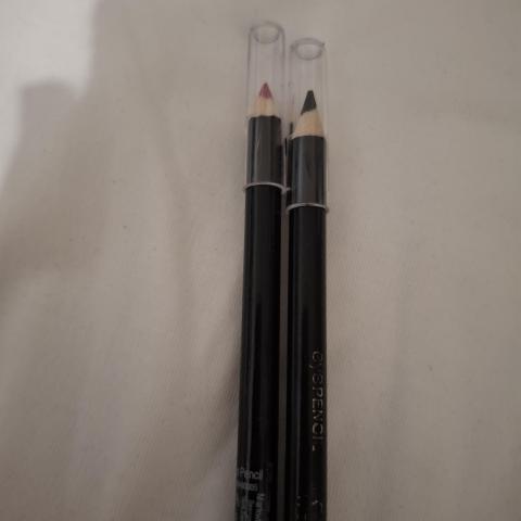 troc de  1 crayon noir + 1 crayon rose maquillage, sur mytroc