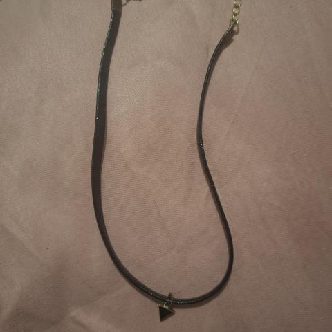 troc de  Collier raz du coup, sur mytroc