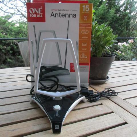 troc de  antenne intérieure TNT dans sa boîte, sur mytroc