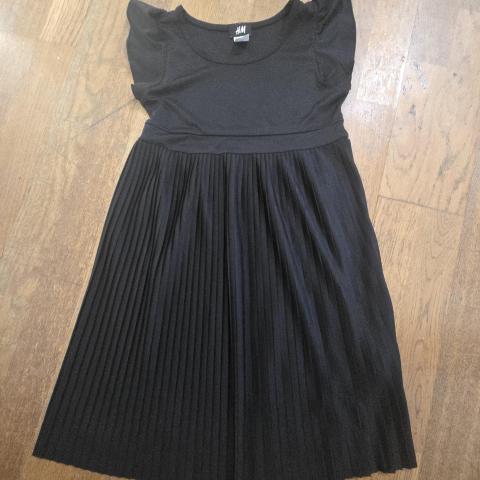 troc de  Robe soirée 8 ans h et m, sur mytroc