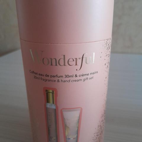 troc de  Reservee coffret eau de parfum 30 ml + crème mains neuf, sur mytroc