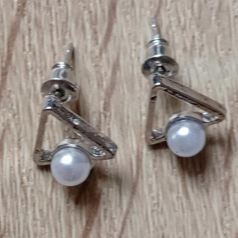 troc de  Reserver Boucle D'oreille Femme, sur mytroc