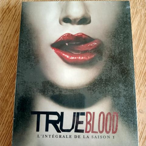 troc de  A troquer : DVD saison 1 série True Blood neuf emballé, sur mytroc