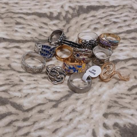 troc de  Reserver  Fidjy  Lots De Jolies Bagues, sur mytroc