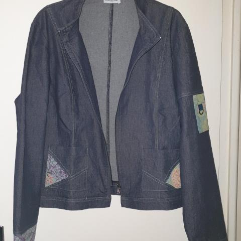 troc de  Veste originale en jean T.5, sur mytroc