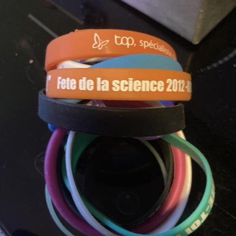 troc de  Lot de bracelets en caoutchouc, sur mytroc
