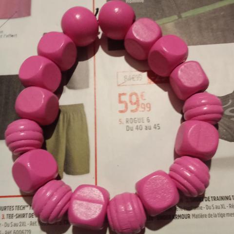 troc de  bracelet extensible fait main en perles bois, sur mytroc