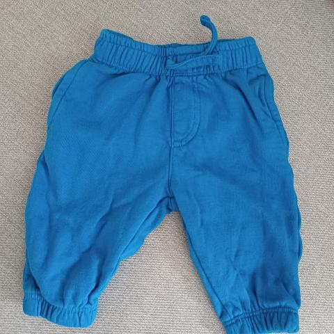 troc de  Pantalon 3 mois, sur mytroc
