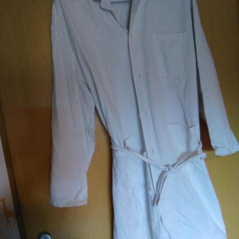 troc de  Blouse blanche, très bon état, sur mytroc