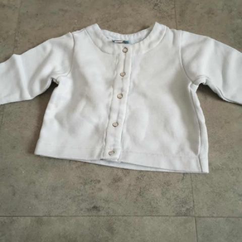 troc de  petit gilet bleu ciel marque cyrillus  9 mois, sur mytroc