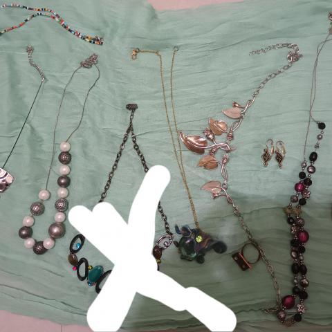 troc de  Bijoux fantaisie, certains jamais portés : colliers, bague, boucles d'oreille, sur mytroc