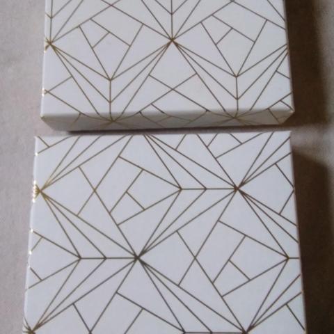 troc de  lot 2 boites, en carton épais, très bon état, sur mytroc