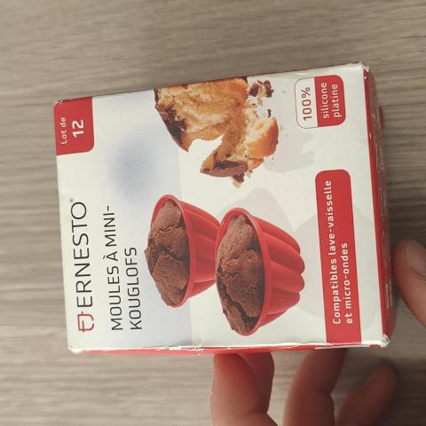 troc de  Lot numéro 2, moule pour gâteau, sur mytroc