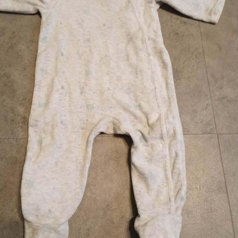 troc de  Pyjama gris tape a l'oeil 9 mois, sur mytroc