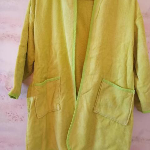 troc de  peignoir de bain ou robe de chambre 10 ans avec capuche, sur mytroc