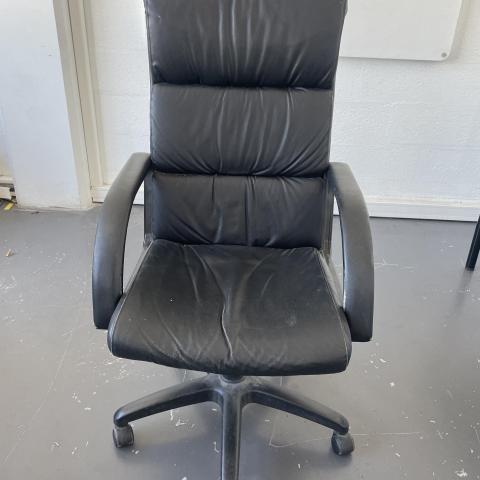 troc de  Chaises de bureau à roulettes (similicuir), sur mytroc