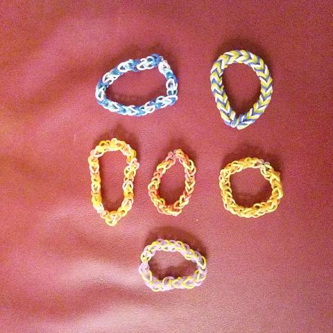 troc de  6 bracelets en élastiques colorés, sur mytroc