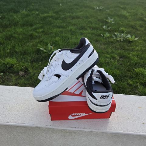 troc de  Basket nike collecrion 2025 NEUVE 36.5 yle air force one af1 dunk, sur mytroc