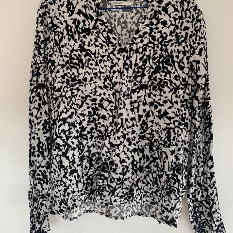 troc de  Hauts taille 40, sur mytroc