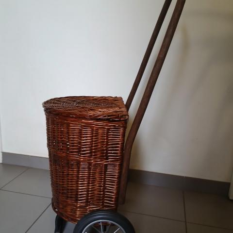 troc de  Panier osier à roulettes, sur mytroc