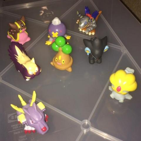 troc de  Lot 8 figurines Pokémon - très bon état - 4cm - plastique, sur mytroc