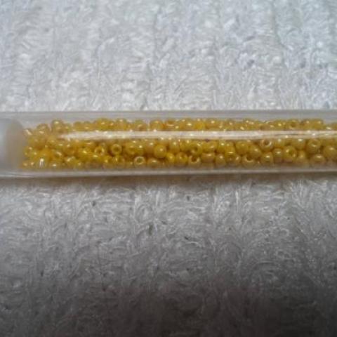 troc de  Tube de perles de rocailles couleur jaune primaire (Réservé à Troqueuse), sur mytroc