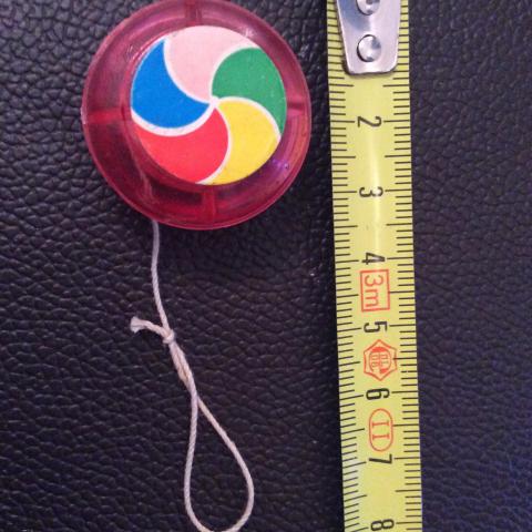 troc de  Tout petit yo-yo des années 90  3 cm, sur mytroc
