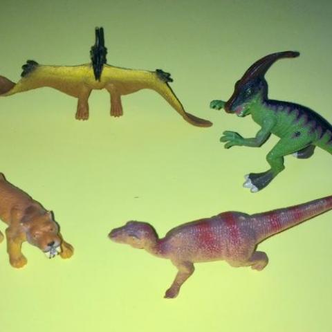 troc de  Lot 4 figurines animaux préhistoire, sur mytroc