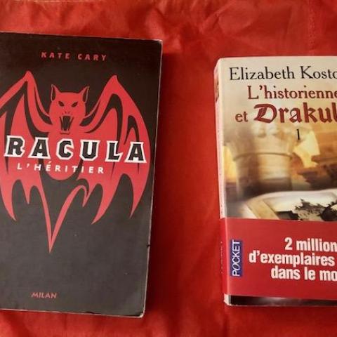 troc de  2 livres de poche thème Dracula, sur mytroc