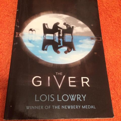 troc de  Livre en anglais The giver de Lois LOWRY, sur mytroc