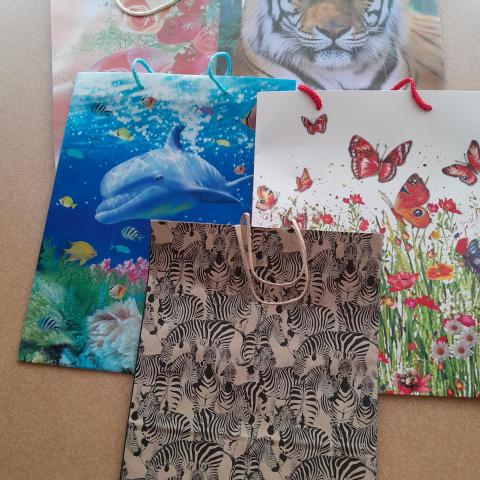 troc de  Lots de 5 sacs cadeaux neufs, sur mytroc