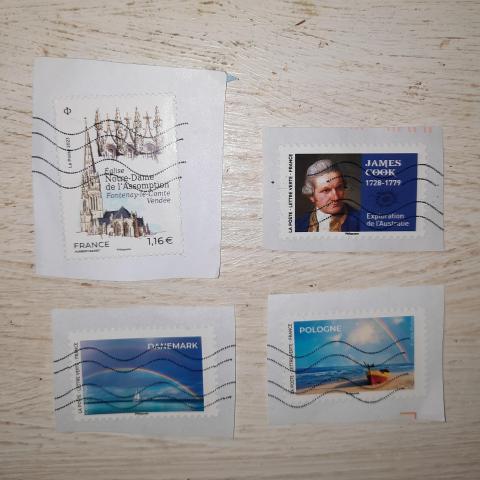 troc de  4 timbres de collection, sur mytroc