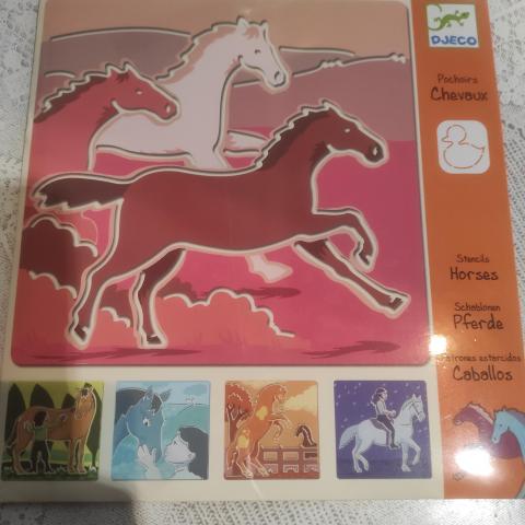 troc de  5 pochoirs chevaux djeco, sur mytroc
