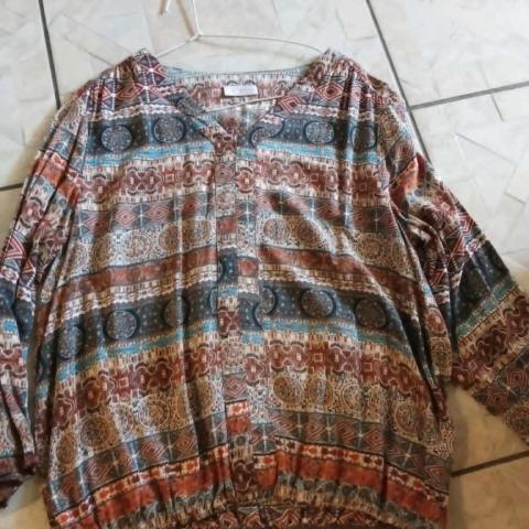 troc de  Tunique cache cache taille 46 bon etat, sur mytroc