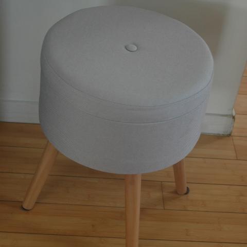 troc de  RESERVE Pouf décoratif NEUF, sur mytroc