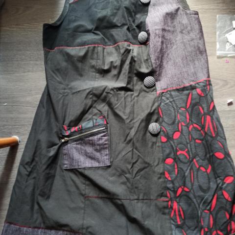 troc de  Jolie robe n'a plus de taille mais 46 48 je pense, sur mytroc