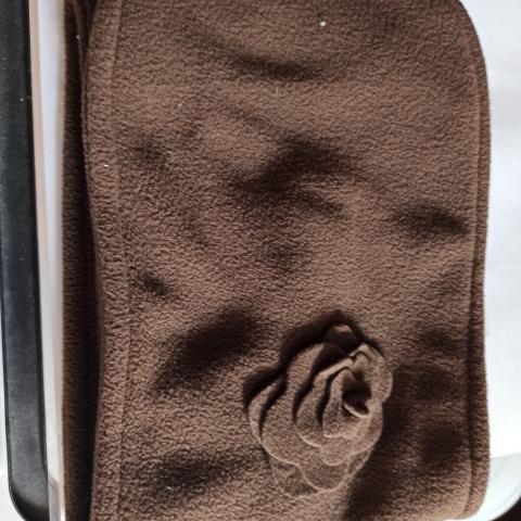 troc de  Écharpe marron chaude courtedesign, sur mytroc