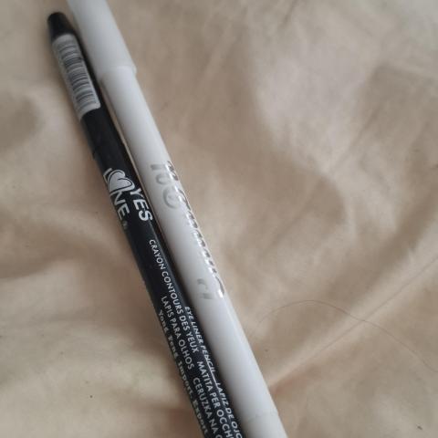 troc de  Crayon blanc et crayon noir, sur mytroc