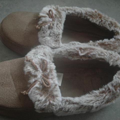 troc de  Chaussons ISOTONER neufs, sur mytroc