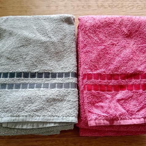 troc de  Réservé - 4 petites serviettes de toilette, sur mytroc