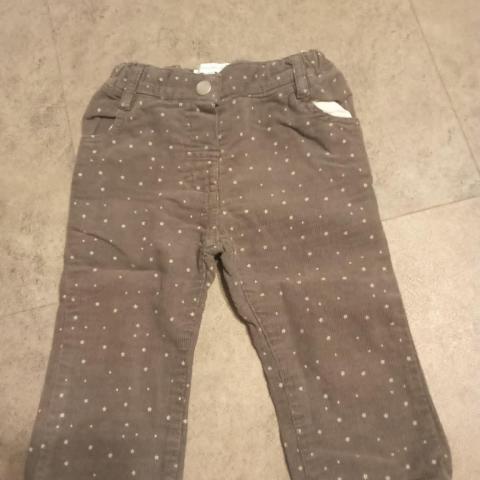 troc de  pantalon velours fin  fille 9 mois marque les tout petits, sur mytroc
