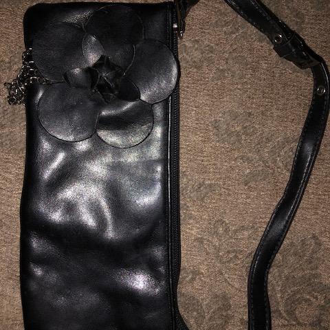 troc de  Petit sac à main 23cm de large NafNaf, sur mytroc